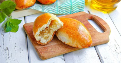 Пирожки дрожжевые с капустой в духовке