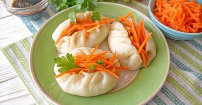 Пигоди по-корейски с капустой и свининой