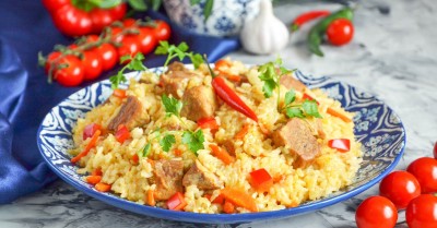 Плов из свинины в кастрюле на плите рассыпчатый на второе