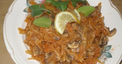 Солянка капустная с шампиньонами и томатной пастой