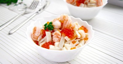 Салат креветки кальмары красная икра на романтический ужин