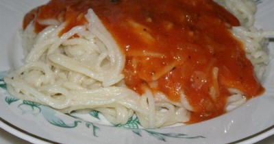 Томатный соус для спагетти из помидор с чесноком и базиликом
