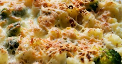 Брокколи со свининой и луком