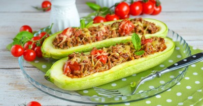 Фаршированные кабачки с фаршем и сыром запеченные в духовке
