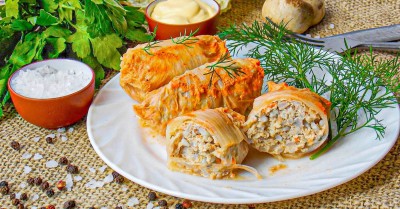 Голубцы из пекинской капусты с фаршем и рисом