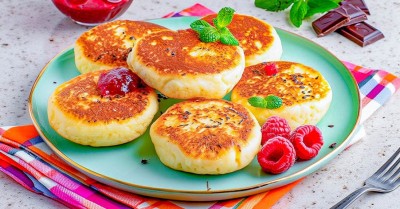 Пышные сырники из творога с мукой на сковороде