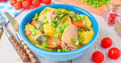 Овощное рагу с курицей и кабачками