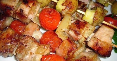Шашлык из свинны с картошкой в духовке