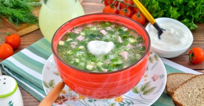 Классическая окрошка на сыворотке с колбасой