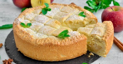 Пирог с яблоками и заварным кремом