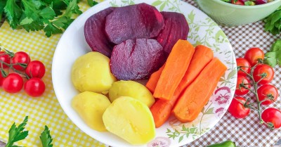 Как сварить свеклу и морковь в пакете на винегрет
