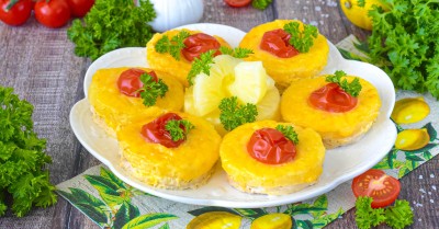 Курица под ананасом и сыром в духовке