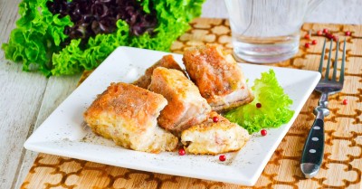 Жігіттің жыныс мүшесінде үлкен мүшесі бар. Порно көру: сексуалды ана ұлын қисық иірімдерімен азғырып, оны орысша аудармасымен жазалайды