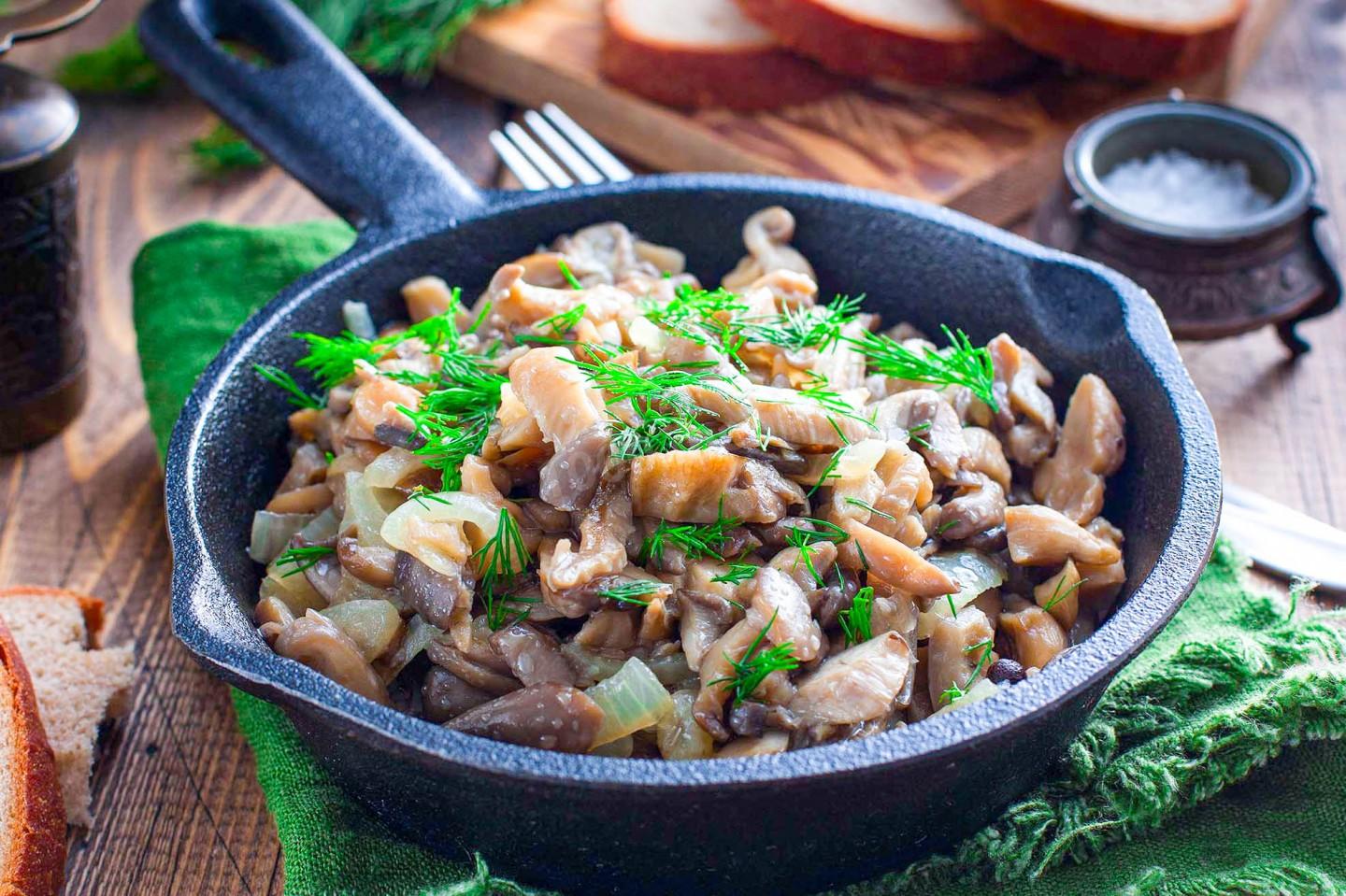 Свиные ребрышки с картошкой на сковороде жареные луком рецепт пошаговый с фото