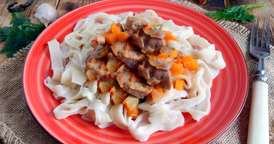 Свинина с молодыми кабачками