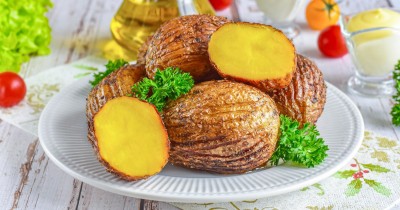 Картошка постная в кожуре в духовке