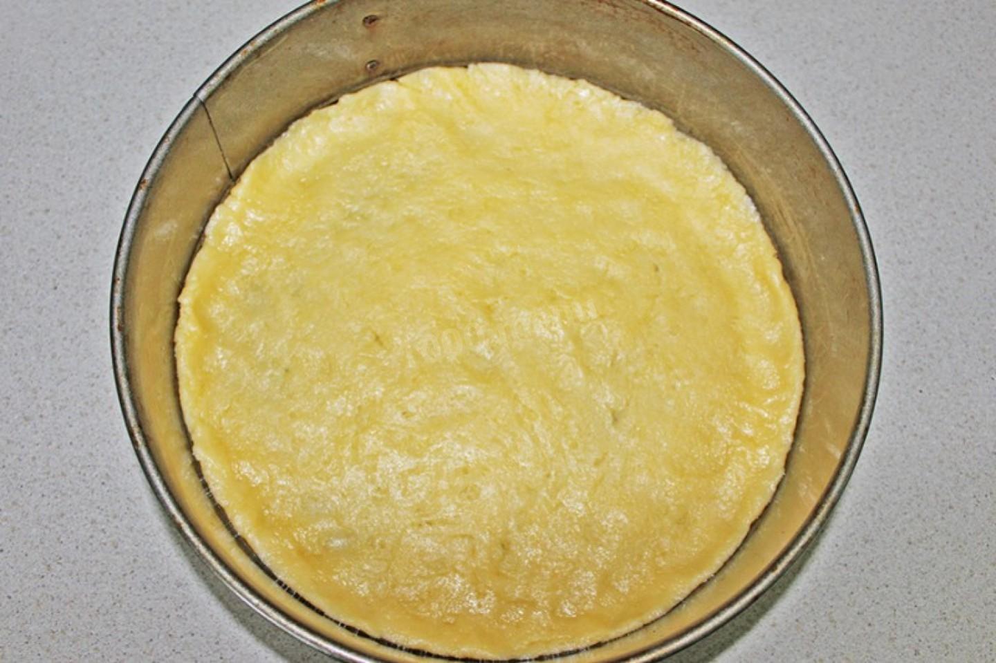 Кусок круглое масло. Сливочное масло круглой формы. Пироги на масле смазанные майонезом в форме. Тесто паутинка рецепт.