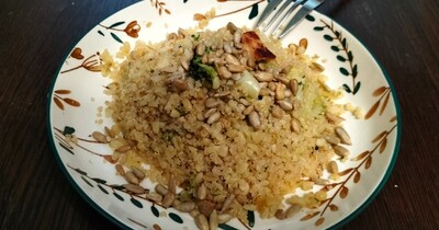 Булгус с киноа, индейкой, брокколи и семенами подсолнуха