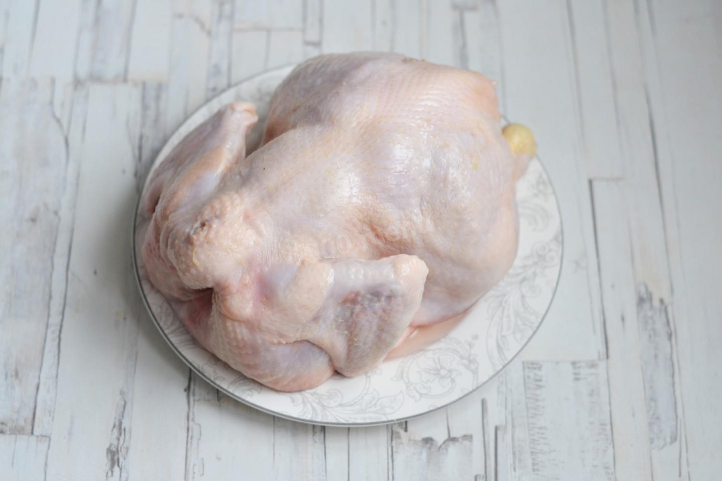 Соль на 1 кг курицы. Курица на соли в духовке целиком. Курица на соли в духовке рецепт. Курица хрустящая на соли в духовке.