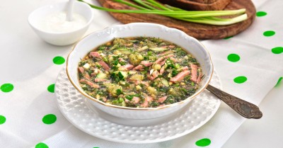 Классическая окрошка с колбасой
