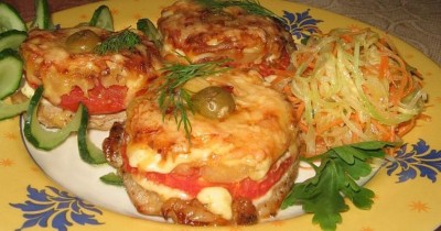 Свинина с майонезом, помидорами и ананасом в духовке