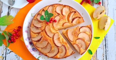 Пирог с яблоками в духовке шарлотка простой