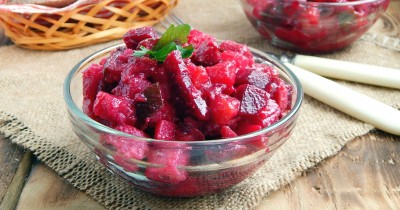 Салат из вареных овощей с маринованным огурцом без майонеза