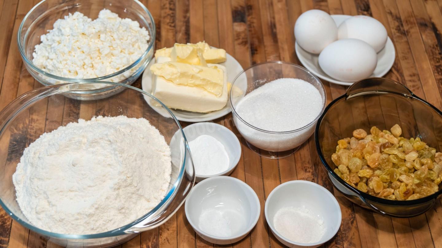 Торт сметана яйца сахар. Мука творог сметана. Творог с мукой в масле. С творогом и мука сахар сметана. Творог со сметаной и сахаром.
