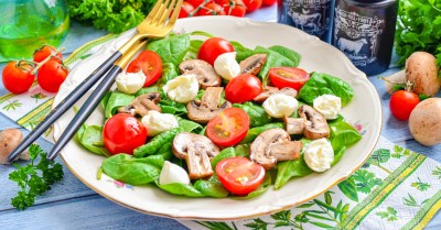 Салат с грибами помидорами и сыром