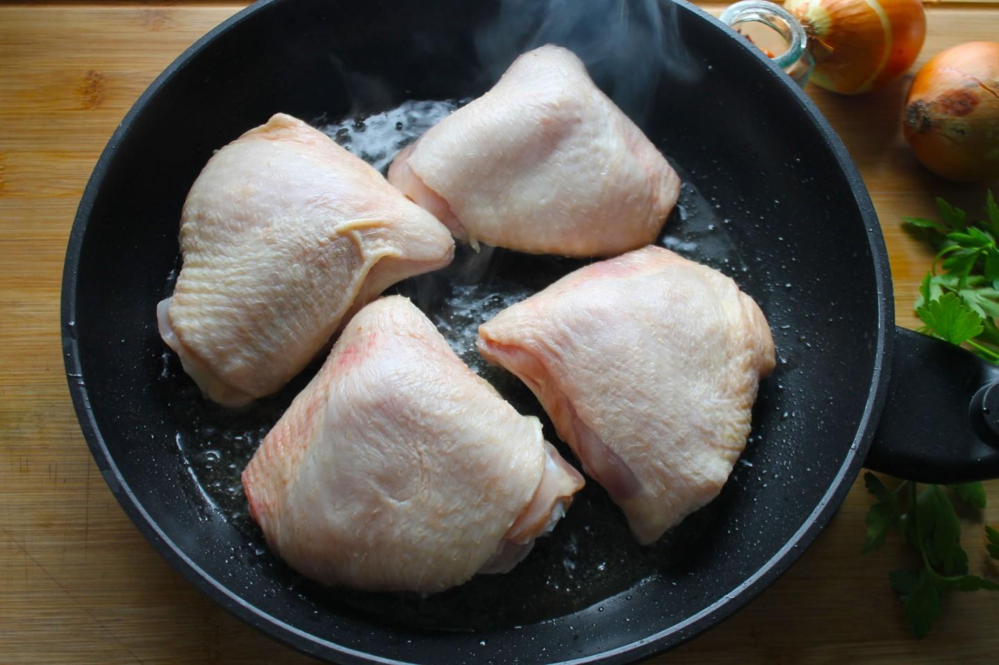 Куриные бедра на сковороде рецепт с фото пошагово в домашних условиях