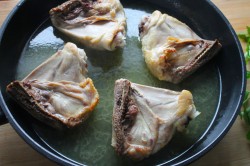 куриные бедрышки с картошкой на сковороде рецепт с фото. kurinye byodra na skovorode s jarenym lukom 1615308773 5 min. куриные бедрышки с картошкой на сковороде рецепт с фото фото. куриные бедрышки с картошкой на сковороде рецепт с фото-kurinye byodra na skovorode s jarenym lukom 1615308773 5 min. картинка куриные бедрышки с картошкой на сковороде рецепт с фото. картинка kurinye byodra na skovorode s jarenym lukom 1615308773 5 min. Блюда из куриного мяса пользуются особой популярностью во многих семьях. Вкусным, ярким и питательным решением для домашнего обеда могут стать сочные жареные бедра. Приготовить их можно самыми разными способами. Берите за заметку 10 интересных кулинарных идей с пошаговым описанием процесса.