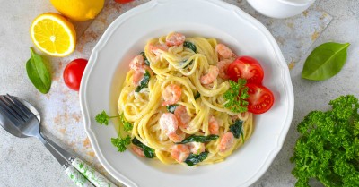 Паста с креветками и шпинатом