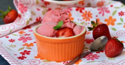 Щербет мороженое домашнее клубничный из йогурта