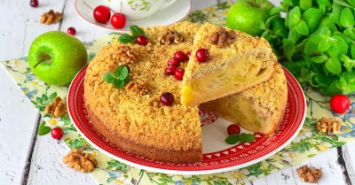 Сметанный пирог с яблоками в духовке