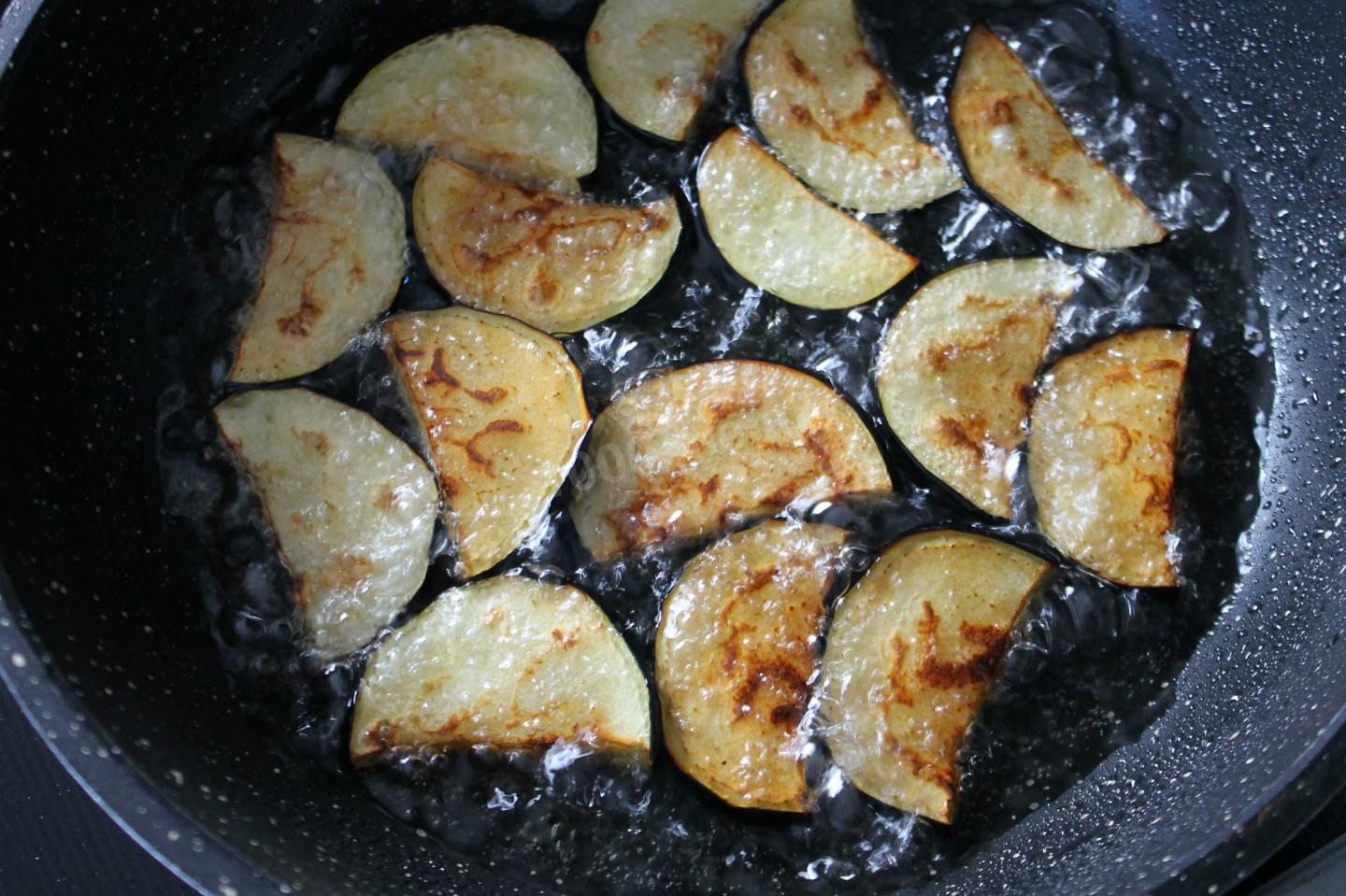 Баклажаны жареные на сковороде с чесноком и помидорами и майонезом рецепт кружочками фото