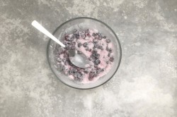 Рассыпчатый пирог с черной смородиной. pirog s chernoi smorodinoi 1616393130 10 min. Рассыпчатый пирог с черной смородиной фото. Рассыпчатый пирог с черной смородиной-pirog s chernoi smorodinoi 1616393130 10 min. картинка Рассыпчатый пирог с черной смородиной. картинка pirog s chernoi smorodinoi 1616393130 10 min. Муку, крахмал, сахарный песок перемешать, добавить щепотку соли