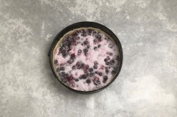 Рассыпчатый пирог с черной смородиной. pirog s chernoi smorodinoi 1616393130 12 min. Рассыпчатый пирог с черной смородиной фото. Рассыпчатый пирог с черной смородиной-pirog s chernoi smorodinoi 1616393130 12 min. картинка Рассыпчатый пирог с черной смородиной. картинка pirog s chernoi smorodinoi 1616393130 12 min. Муку, крахмал, сахарный песок перемешать, добавить щепотку соли