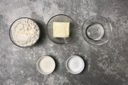 Рассыпчатый пирог с черной смородиной. pirog s chernoi smorodinoi 1616393130 1 min. Рассыпчатый пирог с черной смородиной фото. Рассыпчатый пирог с черной смородиной-pirog s chernoi smorodinoi 1616393130 1 min. картинка Рассыпчатый пирог с черной смородиной. картинка pirog s chernoi smorodinoi 1616393130 1 min. Муку, крахмал, сахарный песок перемешать, добавить щепотку соли