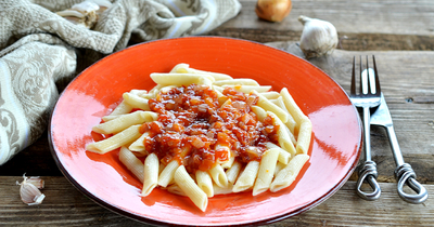 Рецепт спагетти с колбасками «Сытная семейка»: быстро, вкусно, полезно