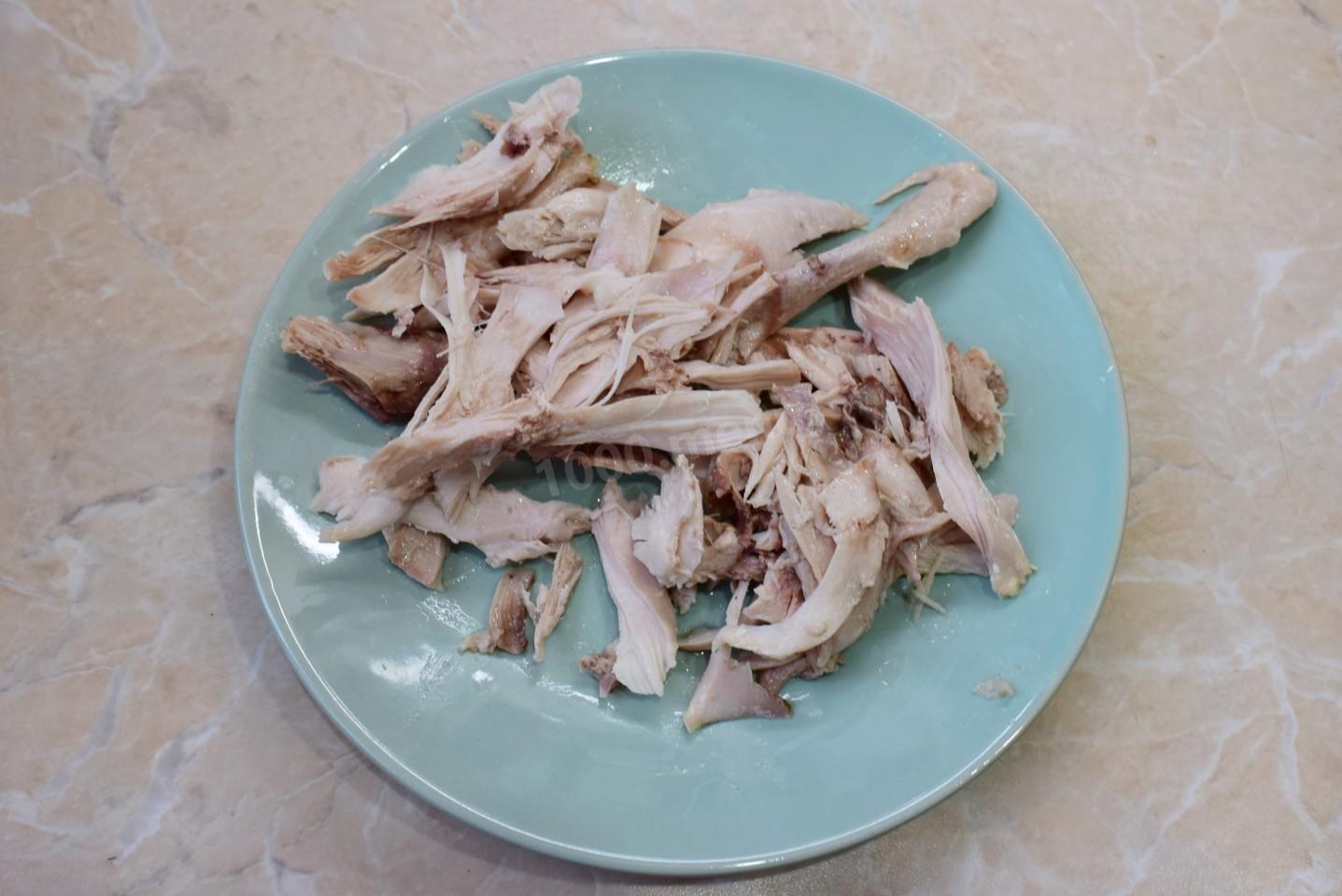 Сколько варить куриные кости. Волокна вареной курицы. Как делать куриный суп если отлепляешь мясо от костей.
