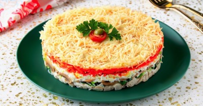 Салат Мужские слезы с курицей грибами и корейской морковью