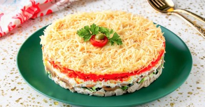 Салат Мужские слезы с курицей грибами и корейской морковью