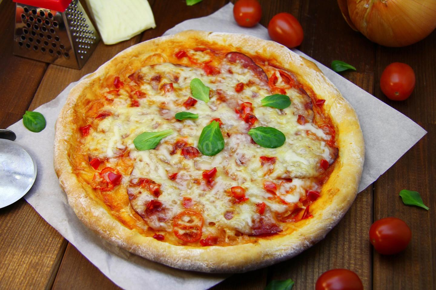 пицца в духовке с колбасой и сыром простой пошаговый рецепт без дрожжей фото 69