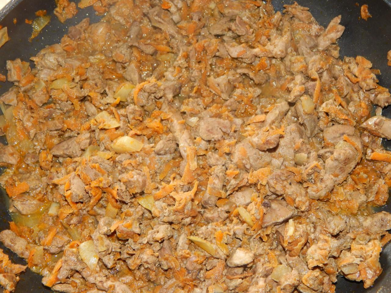 Салат из печени говяжьей с морковью и луком