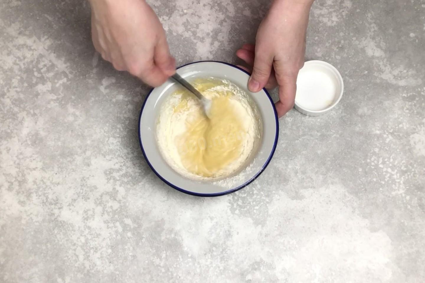 Тесто на клецки. Тесто для клецок. Тесто для клецок с молоком. Как замесить тесто на клецки.