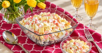 Салат с крабовыми палочками сыром и яйцом