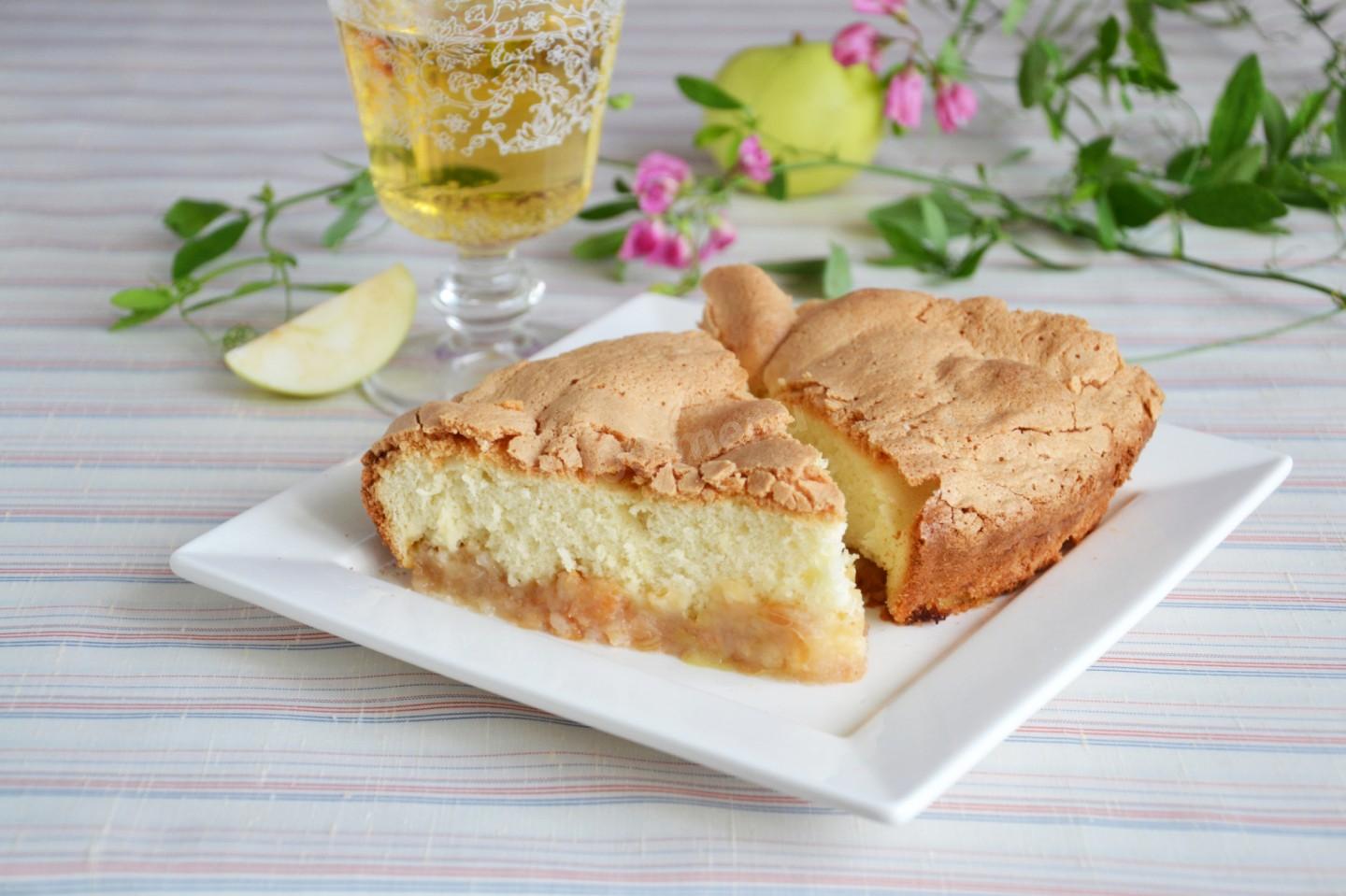 Как правильно приготовить бисквитный пирог: рецепт и советы