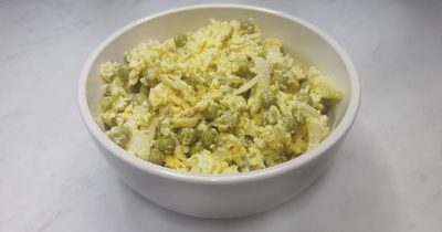Салат Чайка с сыром, яйцами и горошком