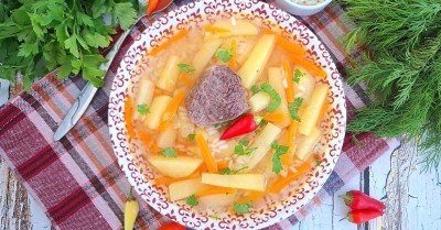 Суп на мясном бульоне с картошкой