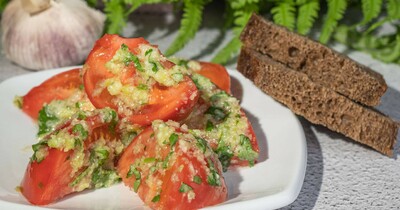  Закуска из помидоров с чесноком и болгарским перцем - пошаговый рецепт приготовления с фото  